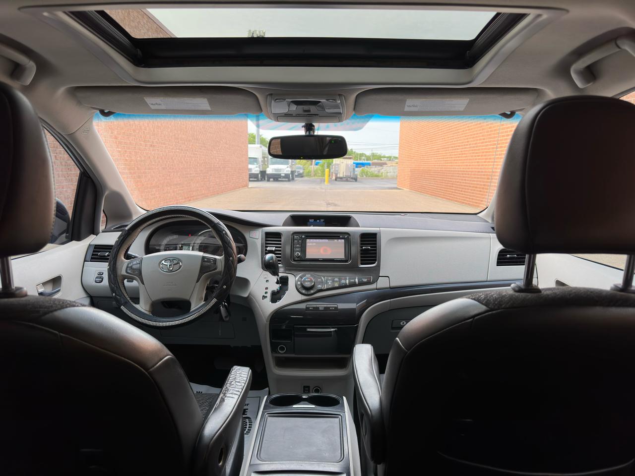 Toyota Sienna FWD 7-Passenger V6 2013
