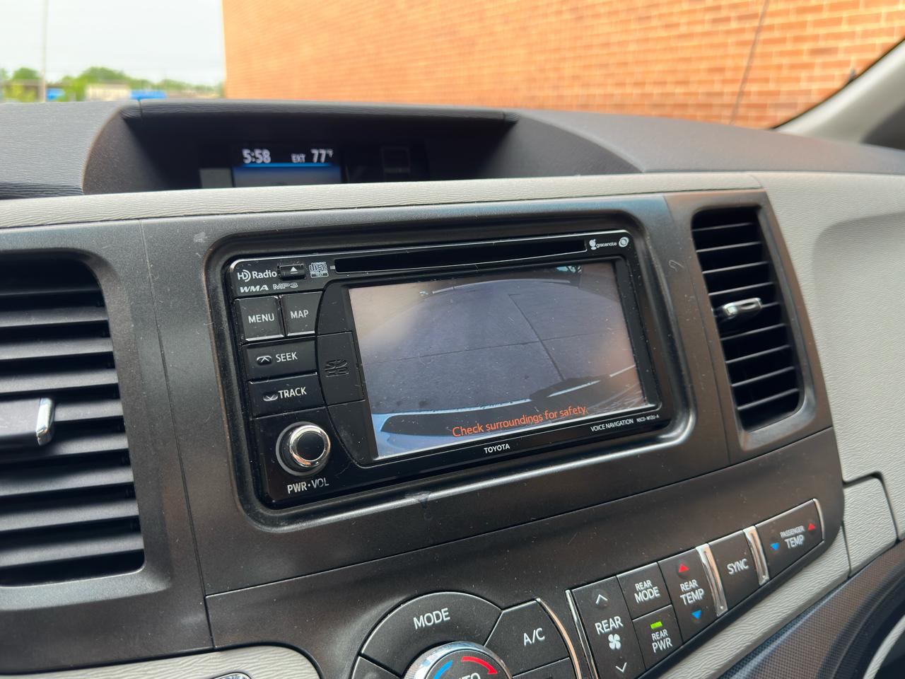 Toyota Sienna FWD 7-Passenger V6 2013
