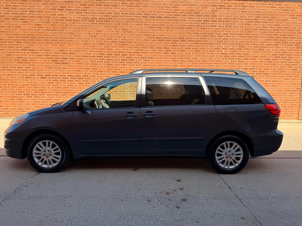 Toyota Sienna CE FWD 7 Passenger 2010
