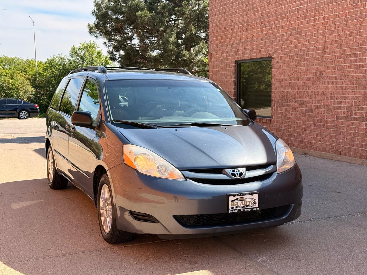 Toyota Sienna CE FWD 7 Passenger 2010