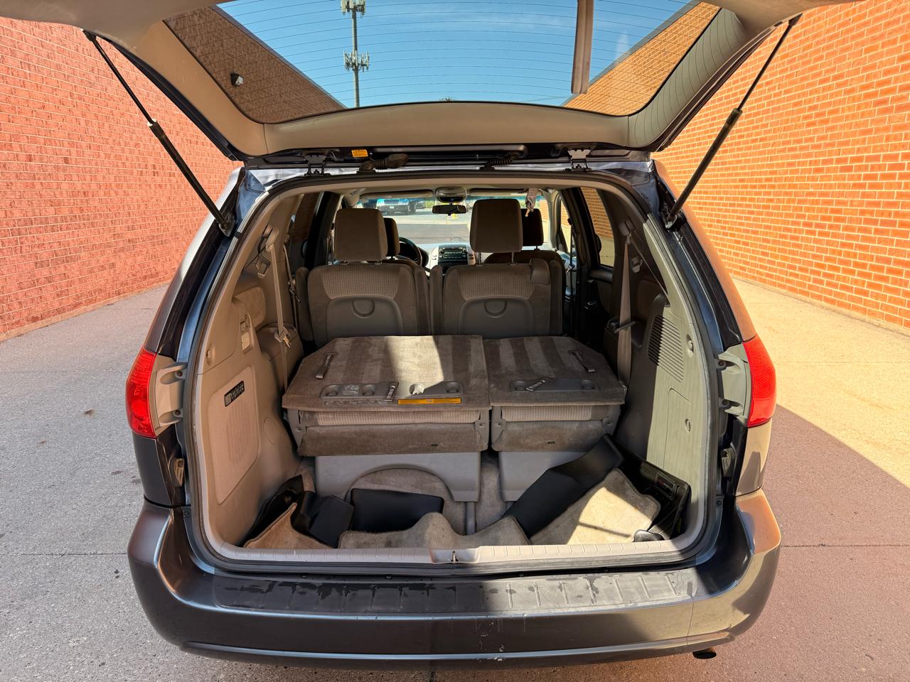 Toyota Sienna CE FWD 7 Passenger 2010