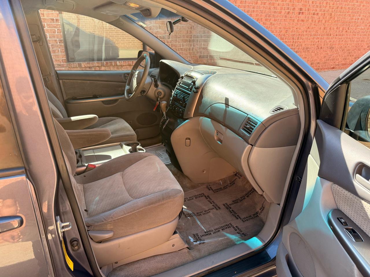 Toyota Sienna CE FWD 7 Passenger 2010