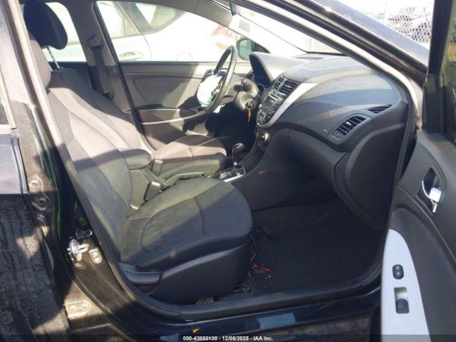 Hyundai Accent SE 5-Door 2012