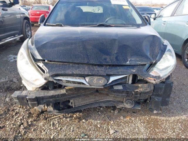 Hyundai Accent SE 5-Door 2012