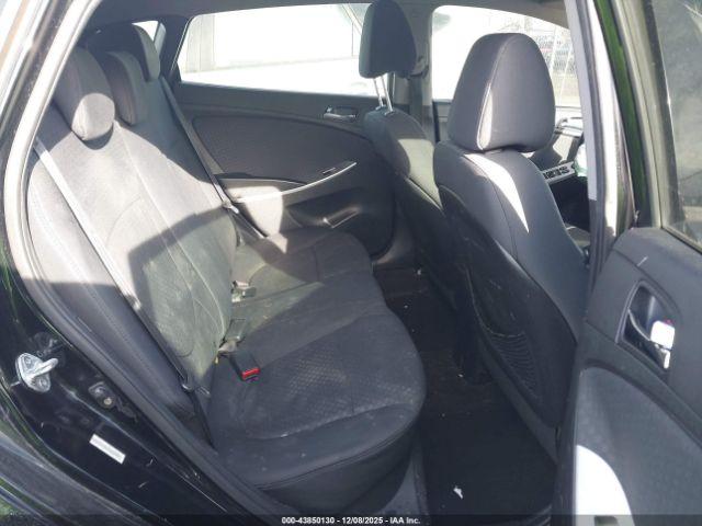 Hyundai Accent SE 5-Door 2012