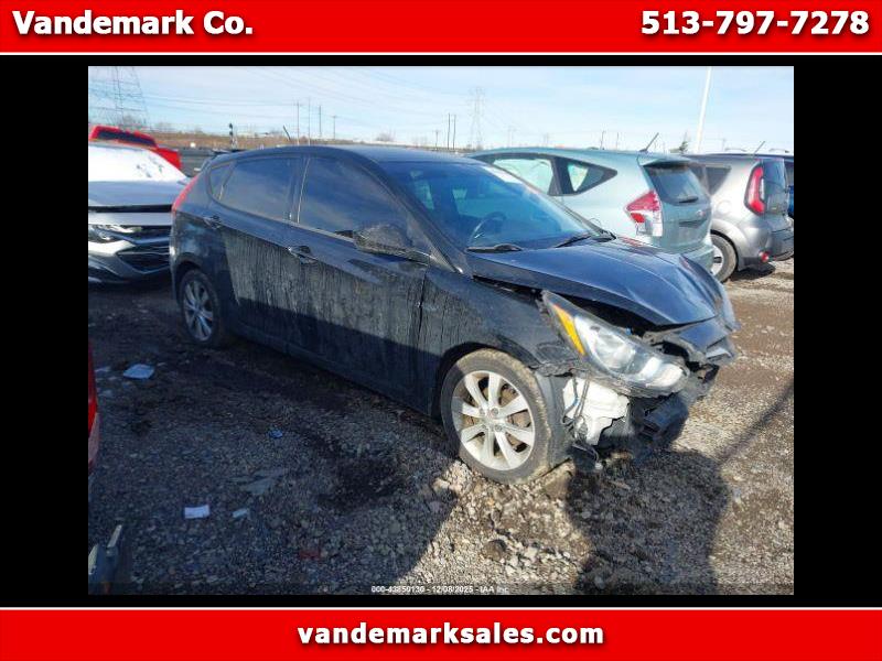 2012 Hyundai Accent SE 5-Door