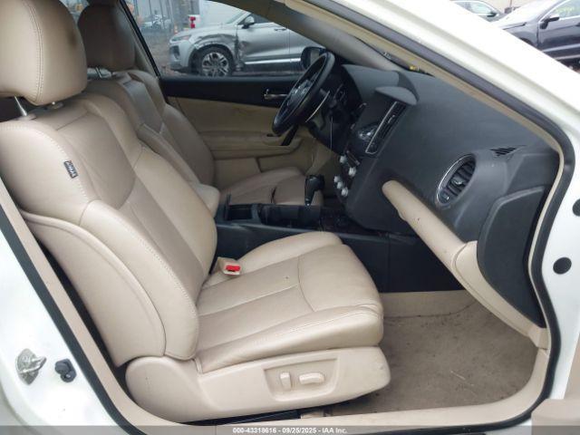 Nissan Maxima SV 2012