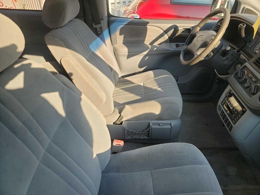 Toyota Sienna  2002