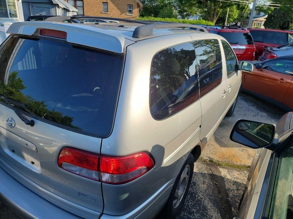 Toyota Sienna  2002