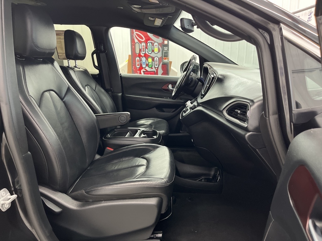 Chrysler Pacifica Touring L 35th Anniversary FWD *Ltd Avail* 2020