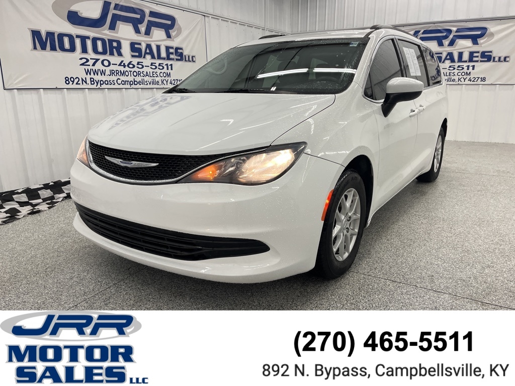 2020 Chrysler Voyager's photo