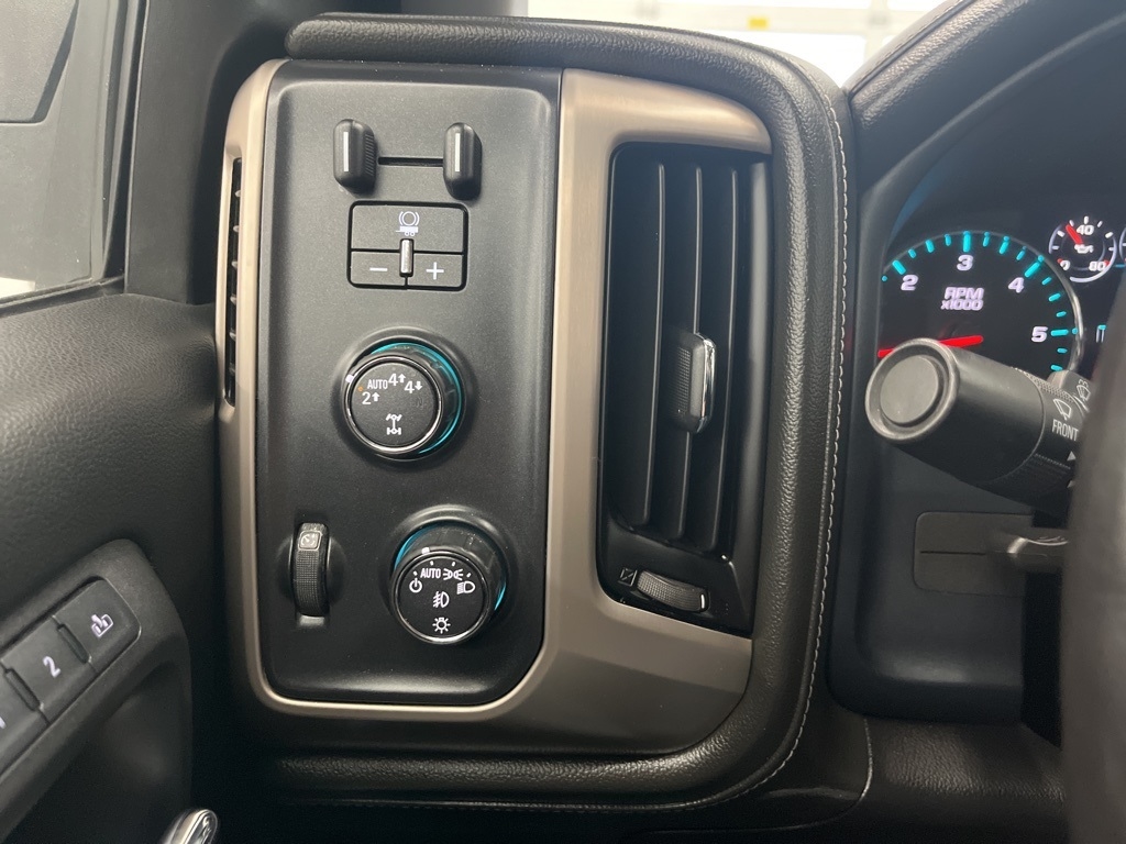 GMC Sierra 1500 4WD Crew Cab 143.5" Denali 2017