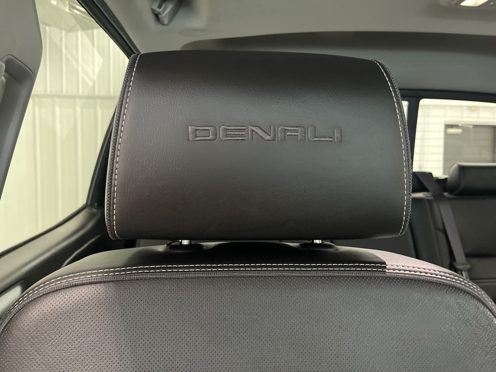 GMC Sierra 1500 4WD Crew Cab 143.5" Denali 2017