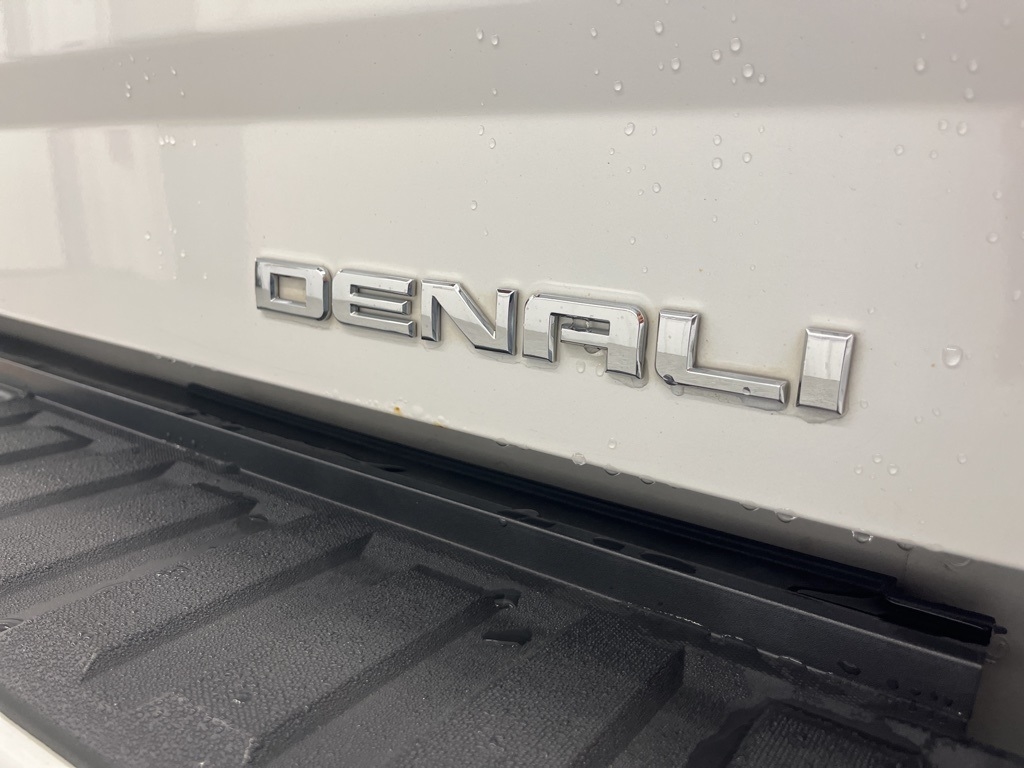 GMC Sierra 1500 4WD Crew Cab 143.5" Denali 2017