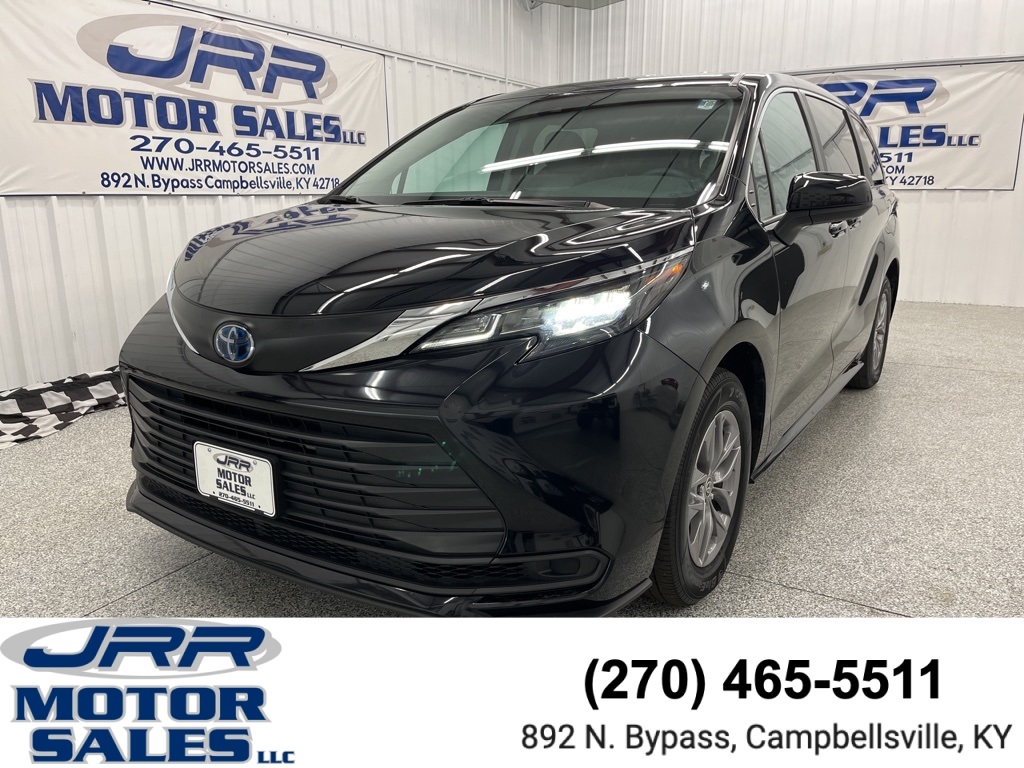 2024 Toyota Sienna LE's photo