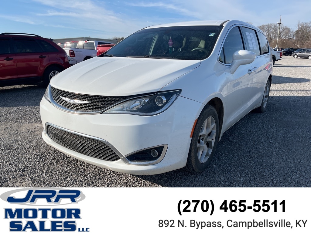 2018 Chrysler Pacifica Touring Plus's photo