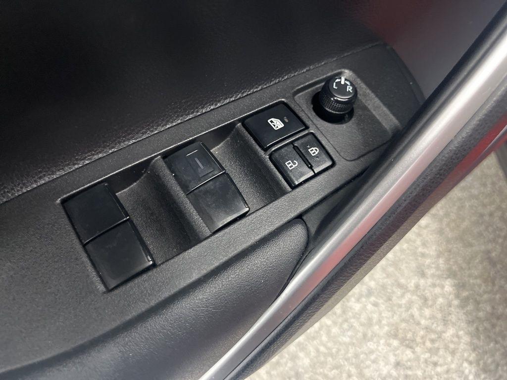 Toyota Corolla Cross LE 2WD (Natl) 2023