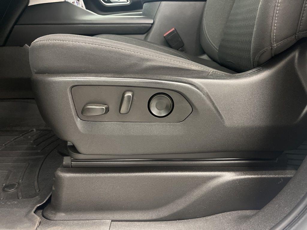 GMC Yukon XL 4WD 4dr SLE 2022