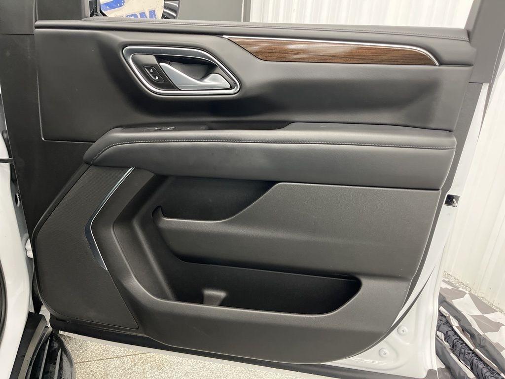 GMC Yukon XL 4WD 4dr SLE 2022