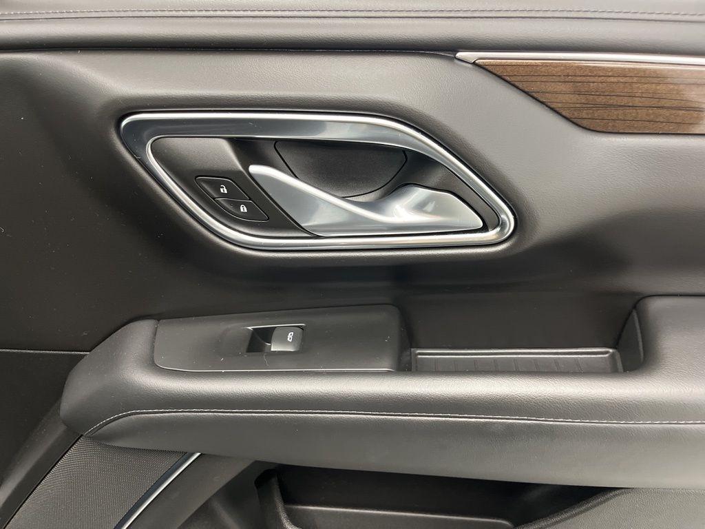 GMC Yukon XL 4WD 4dr SLE 2022