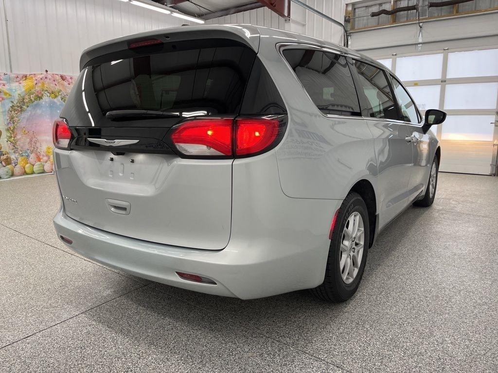 Chrysler Voyager LX FWD 2023