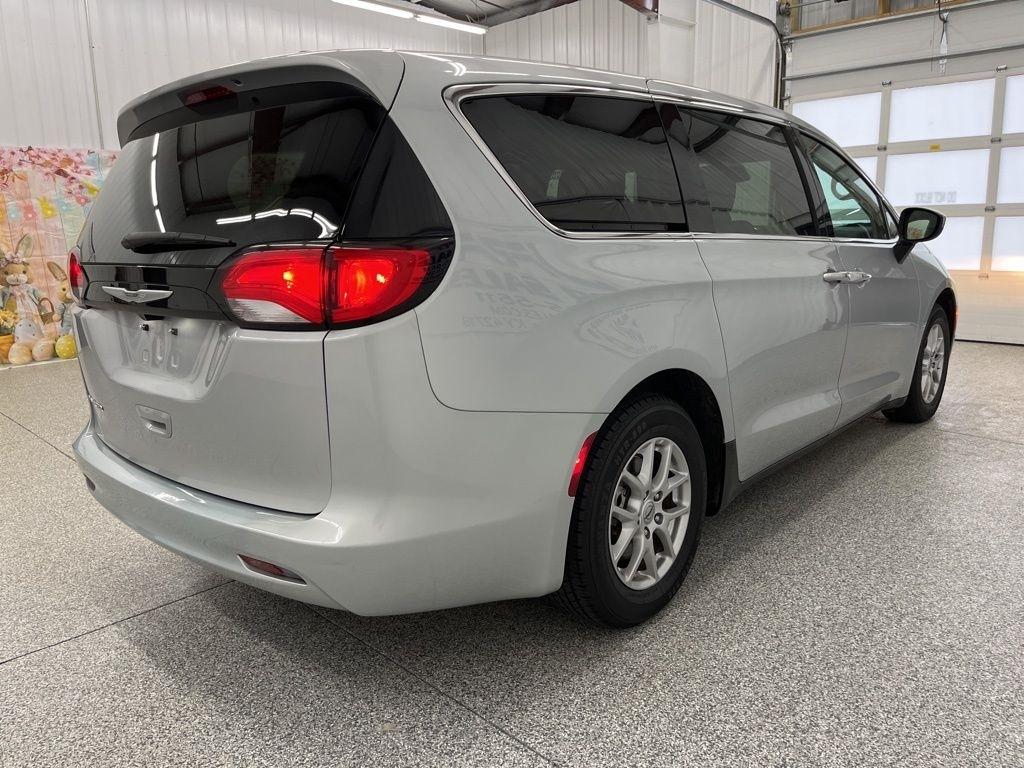 Chrysler Voyager LX FWD 2023