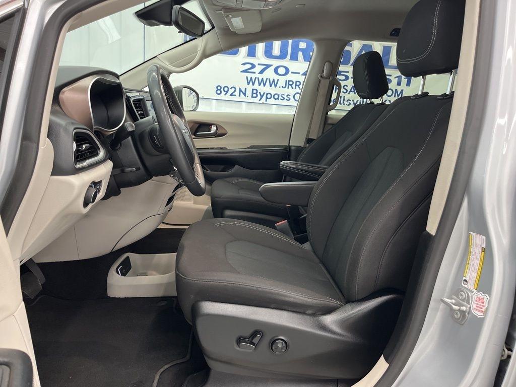 Chrysler Voyager LX FWD 2023