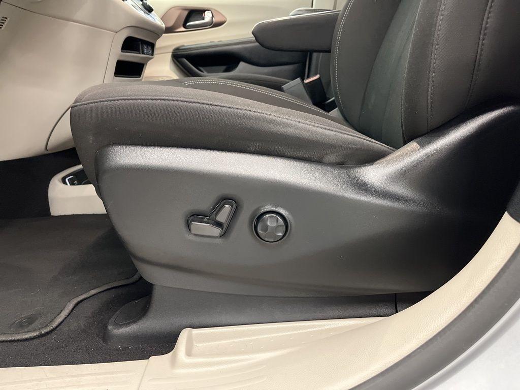 Chrysler Voyager LX FWD 2023