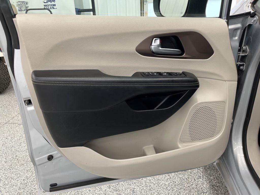 Chrysler Voyager LX FWD 2023