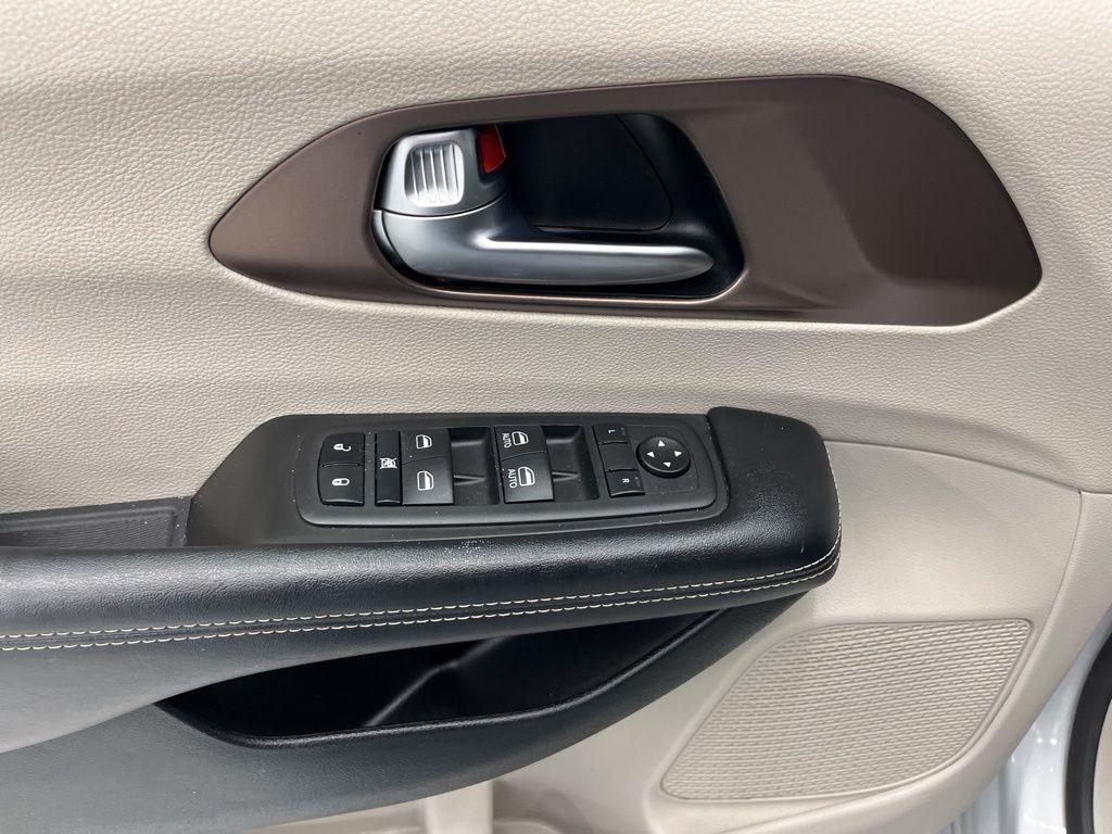 Chrysler Voyager LX FWD 2023