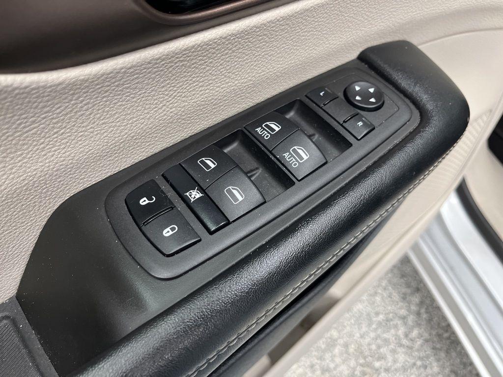 Chrysler Voyager LX FWD 2023