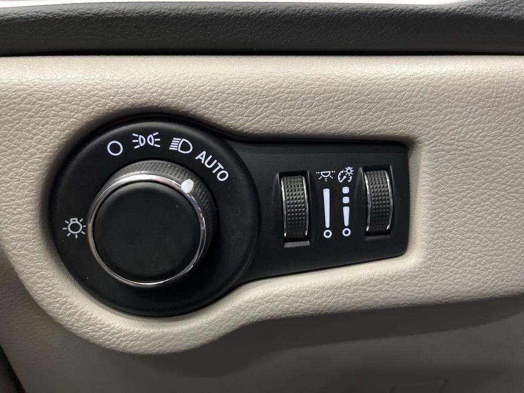 Chrysler Voyager LX FWD 2023