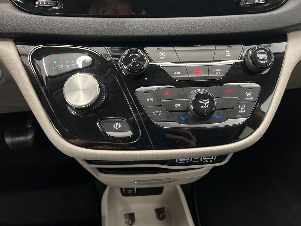 Chrysler Voyager LX FWD 2023