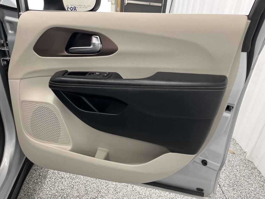 Chrysler Voyager LX FWD 2023