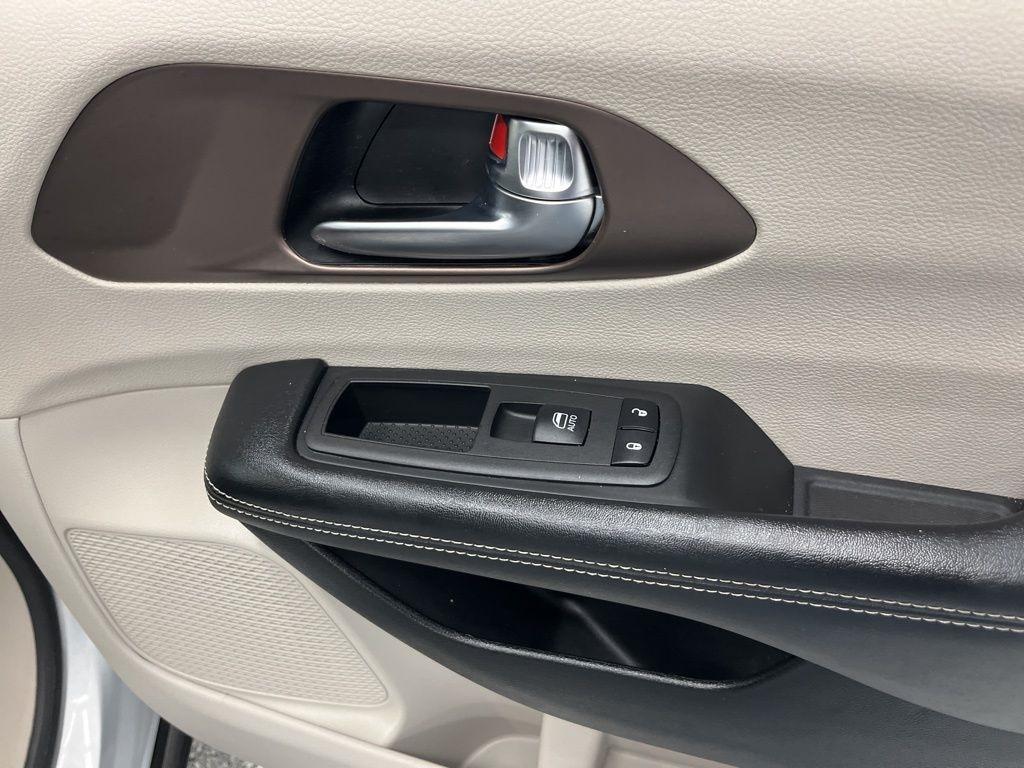 Chrysler Voyager LX FWD 2023