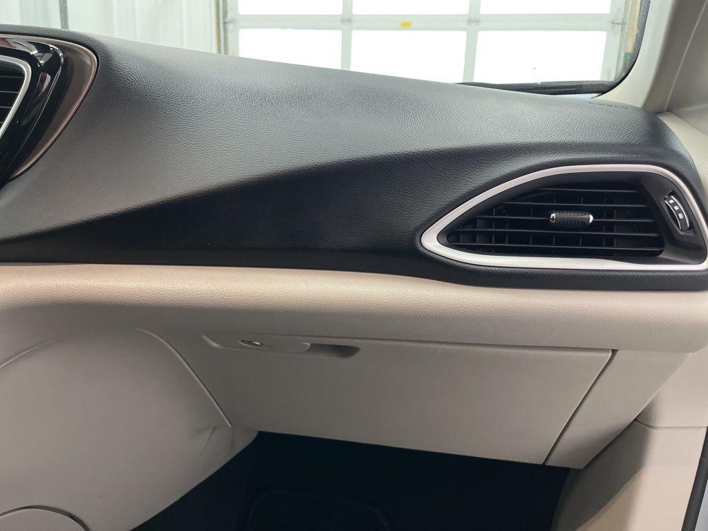 Chrysler Voyager LX FWD 2023