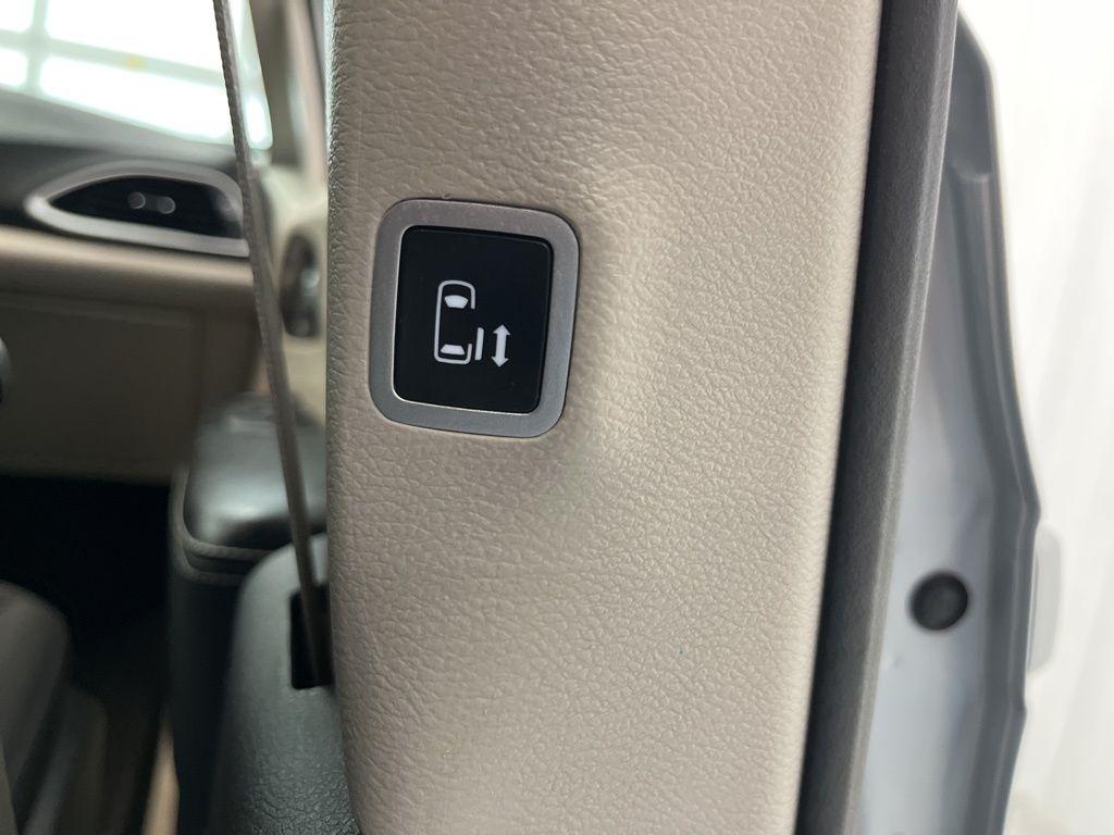 Chrysler Voyager LX FWD 2023