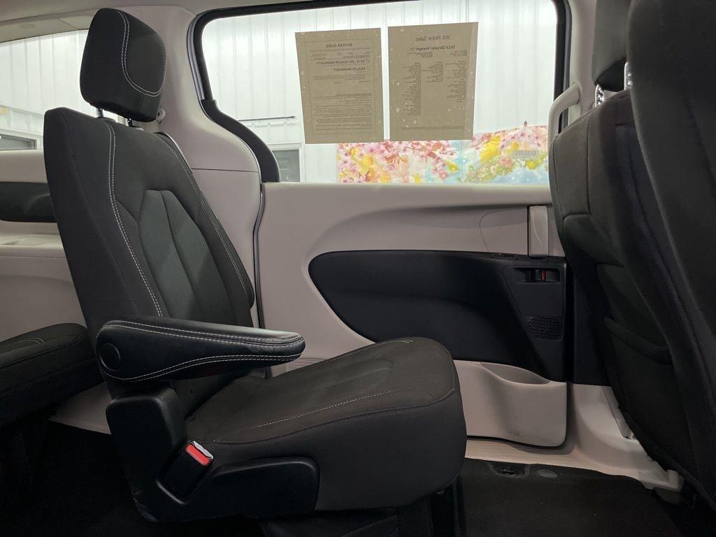 Chrysler Voyager LX FWD 2023