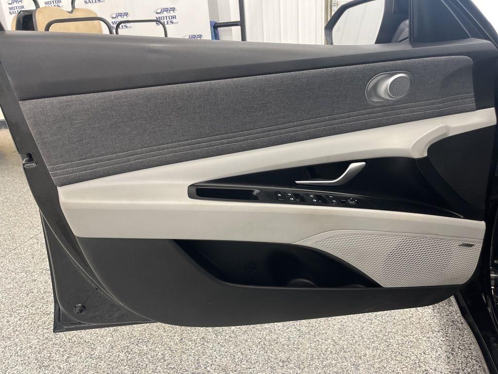 Hyundai Elantra Limited IVT 2023