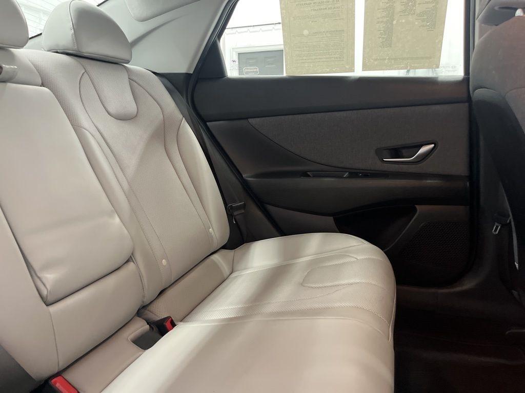 Hyundai Elantra Limited IVT 2023