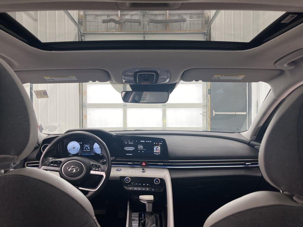 Hyundai Elantra Limited IVT 2023