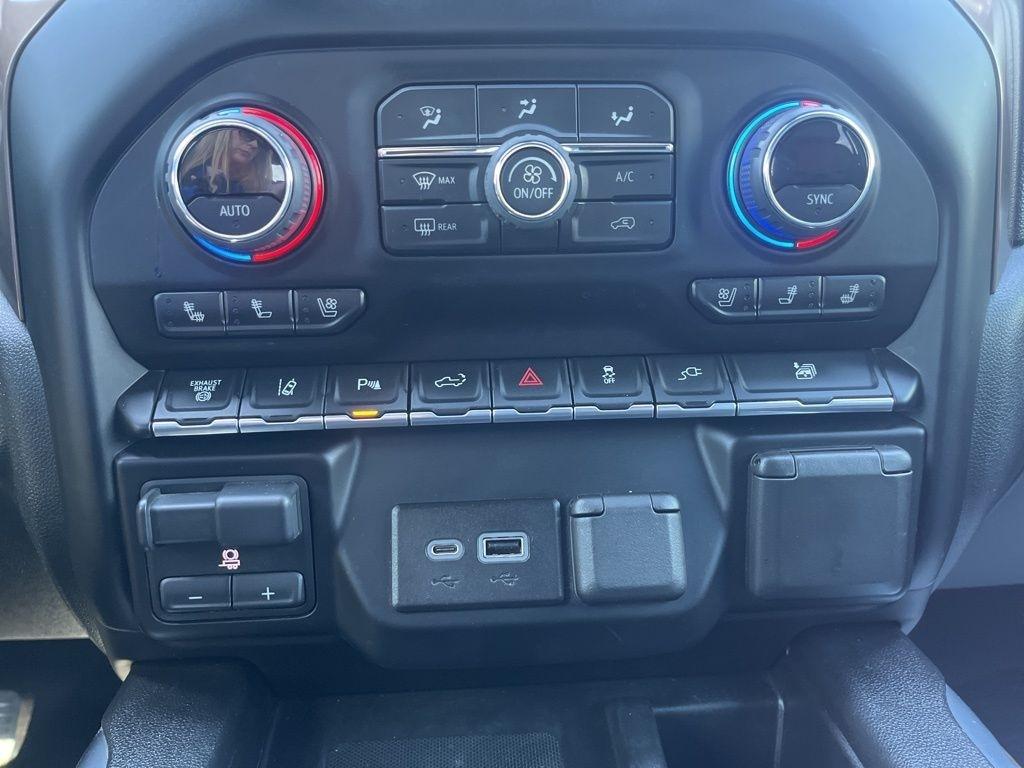 Chevrolet Silverado 3500HD 4WD Crew Cab 172" High Country 2023