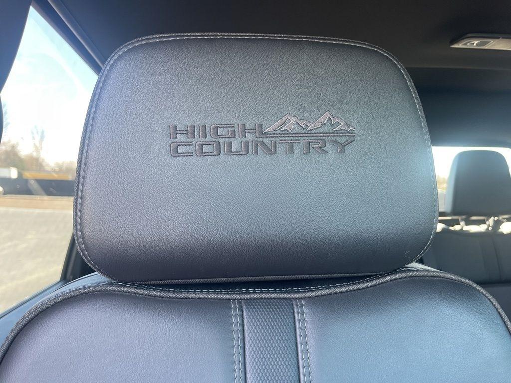 Chevrolet Silverado 3500HD 4WD Crew Cab 172" High Country 2023