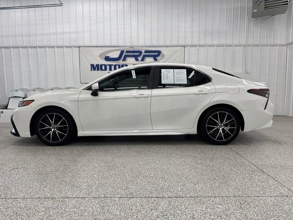 Toyota Camry SE Auto (Natl) 2021