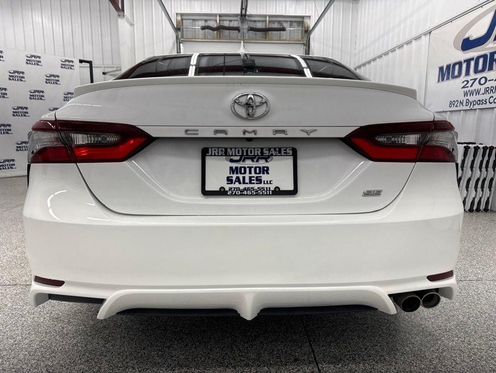 Toyota Camry SE Auto (Natl) 2021