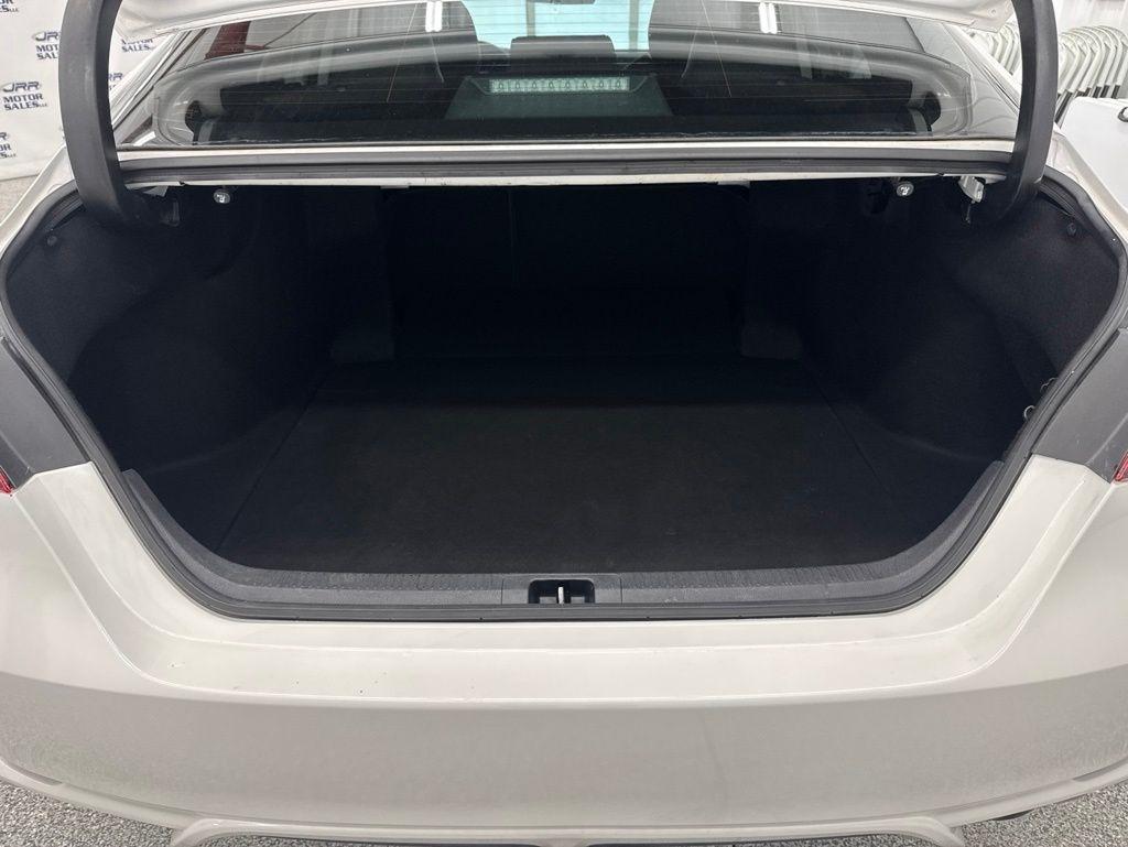 Toyota Camry SE Auto (Natl) 2021