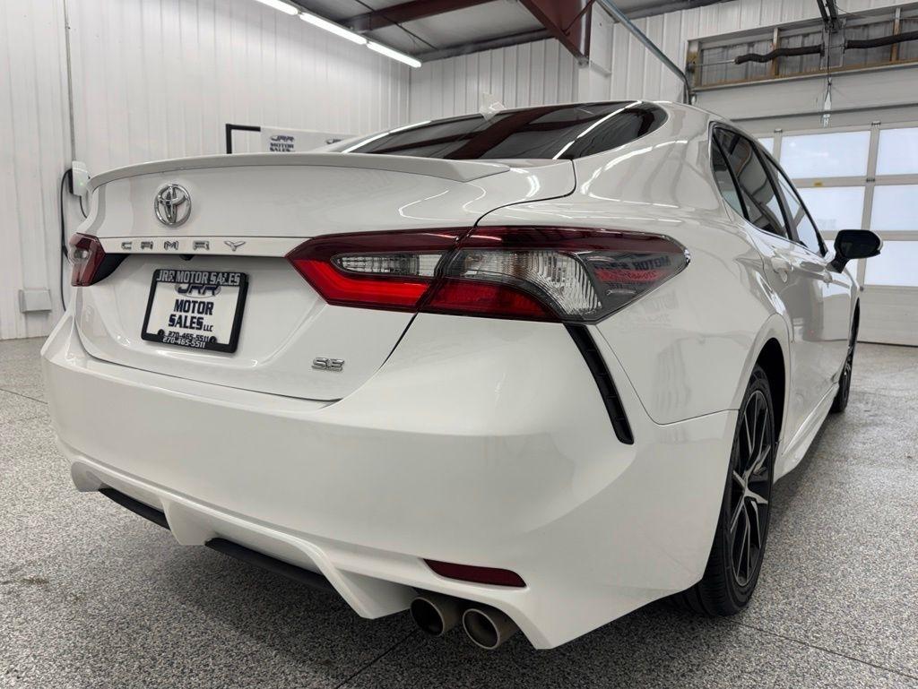 Toyota Camry SE Auto (Natl) 2021