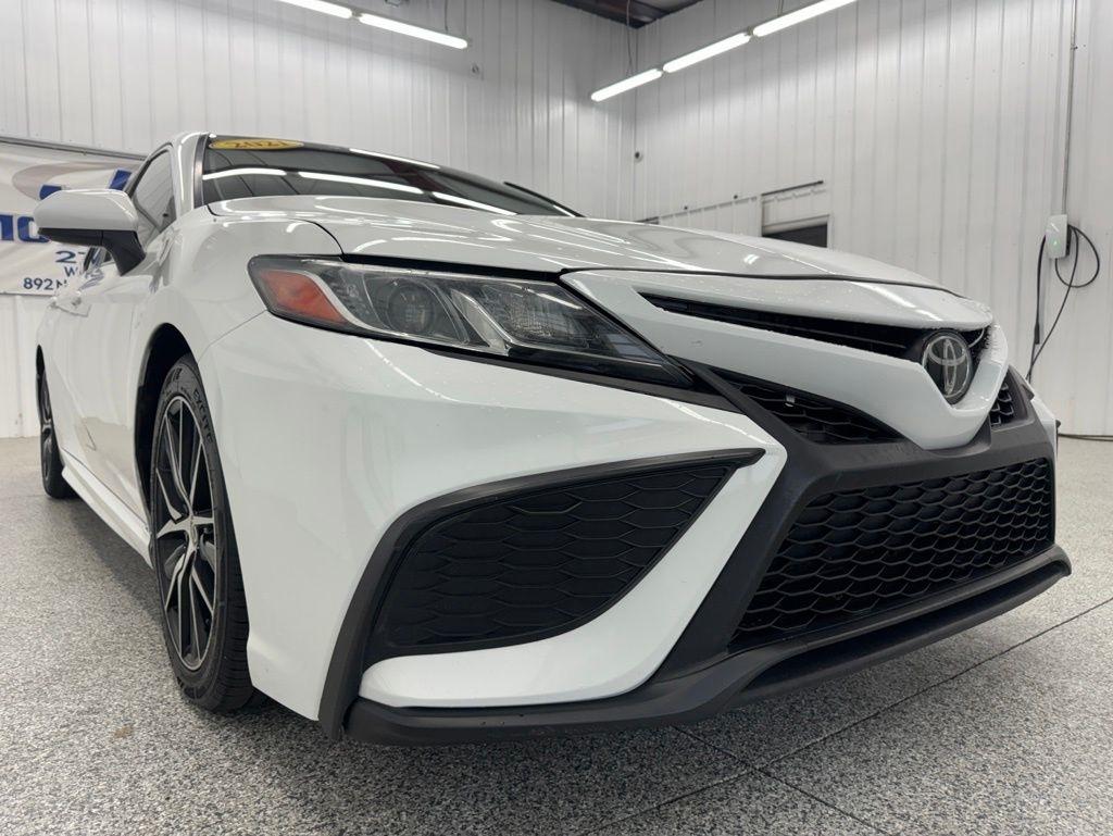 Toyota Camry SE Auto (Natl) 2021
