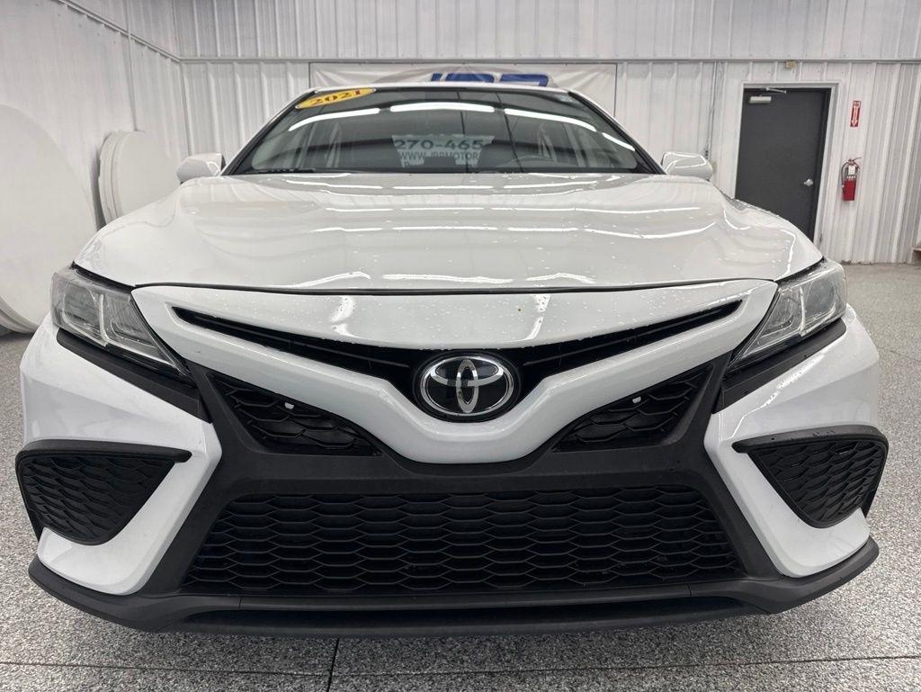 Toyota Camry SE Auto (Natl) 2021