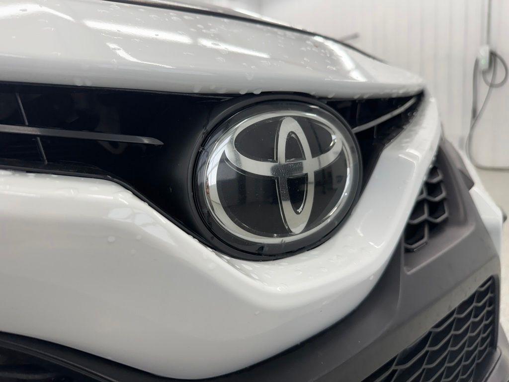 Toyota Camry SE Auto (Natl) 2021